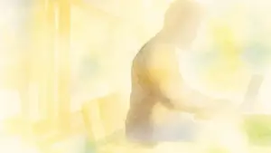 淡い水彩画風のイラスト。柔らかな黄色と青の光の中で、パソコンを操作する人物のシルエットが描かれている。